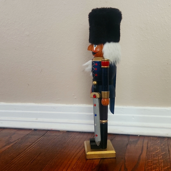Nutcracker - Picture 2 of 5